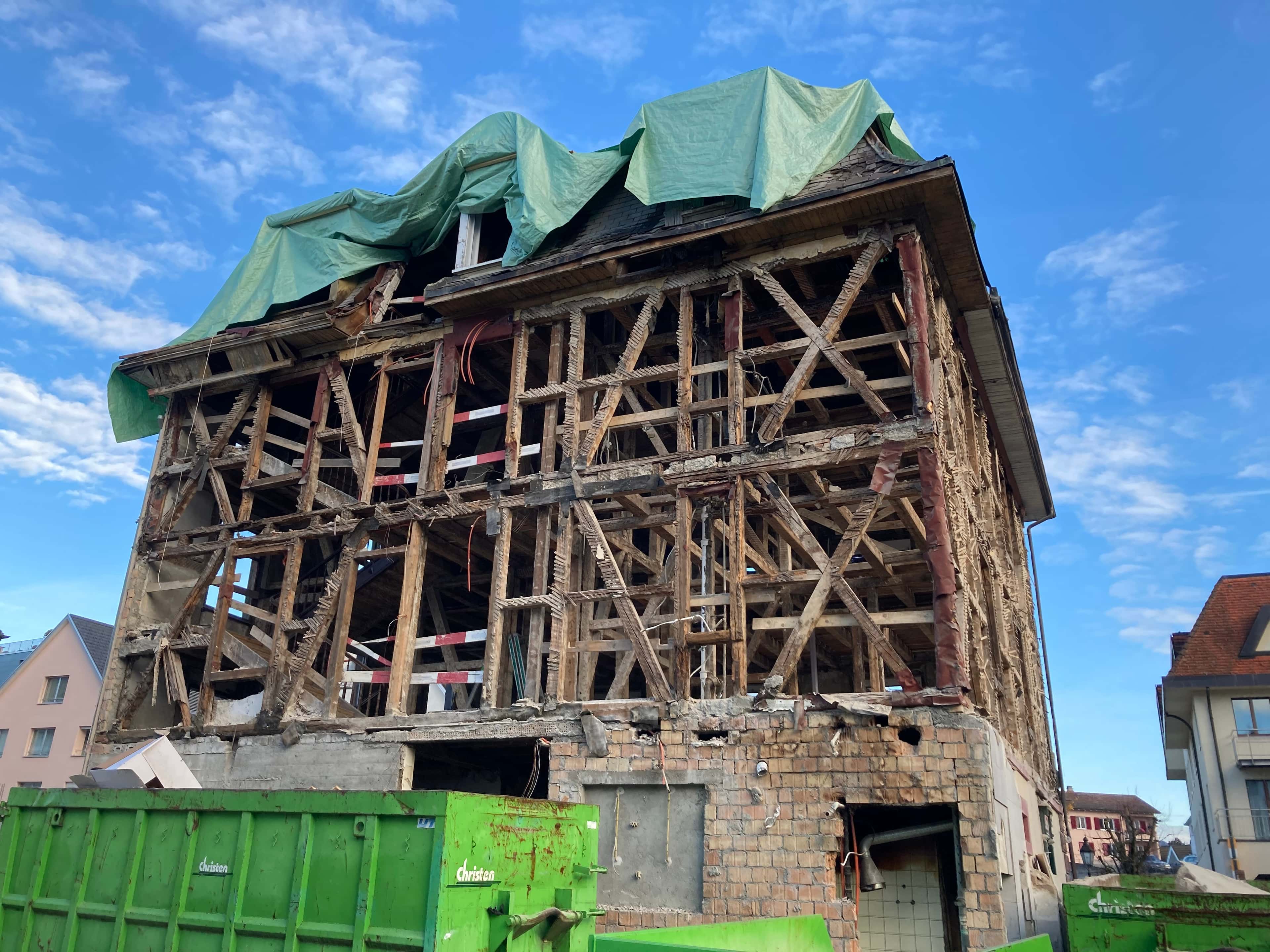 Totalsanierung und unter Profilerhaltung nachgebaut