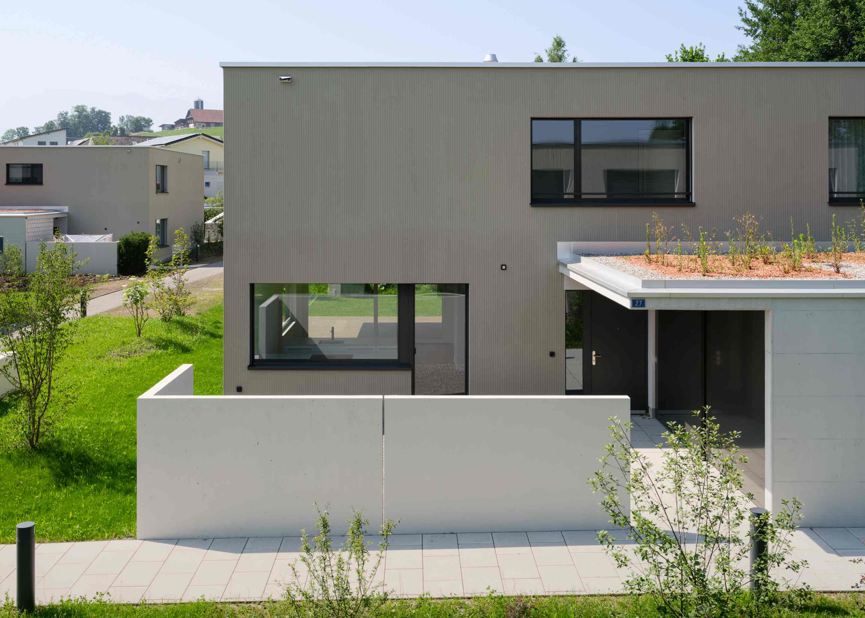 Fassade mit Hauseingang Haus D1